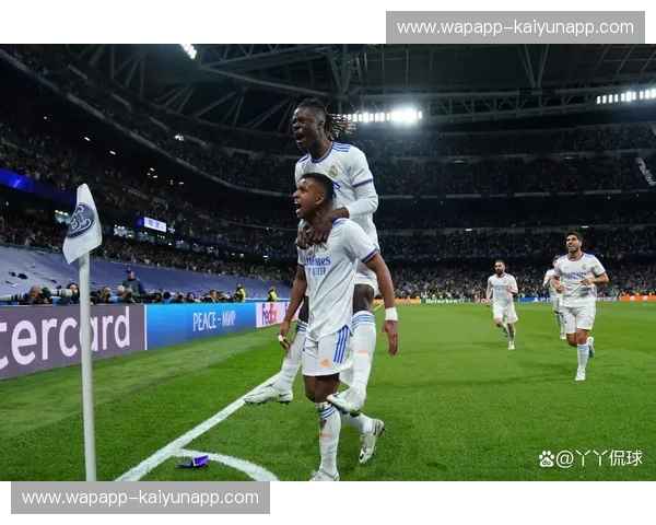 伯纳乌的星光与红魔的傲骨:2003年欧冠,一场载入史册的对决 伯纳乌的星光与红魔的傲骨:2003年欧冠,一场载入史册的对决